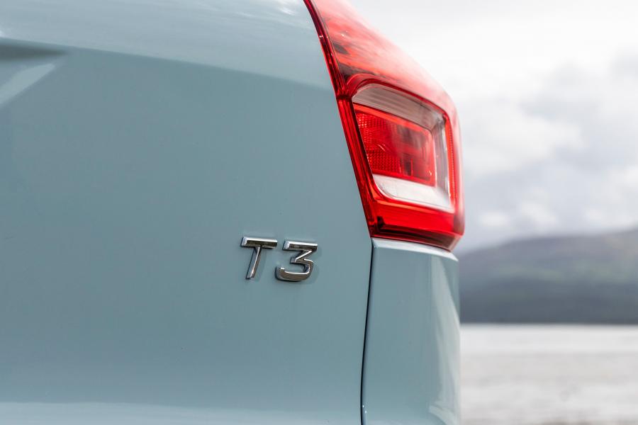 Детали экстерьера Volvo XC40 T3 Momentum 2018 года  (UK) (фото 3 из 40)